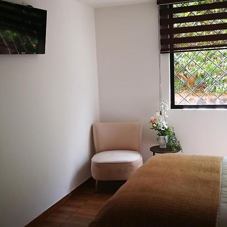 Chapelet Hostal Tababela Exterior foto