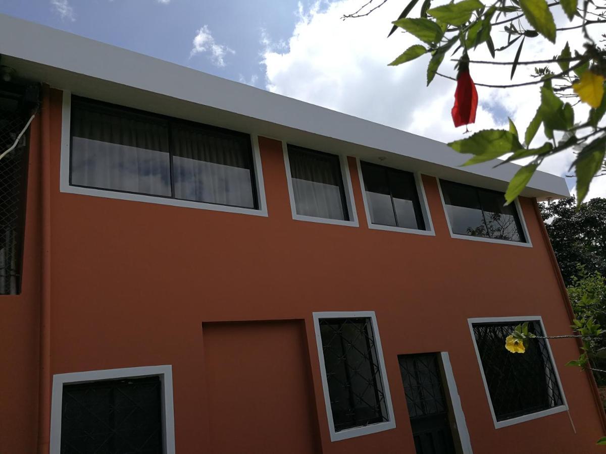 Chapelet Hostal Tababela Exterior foto