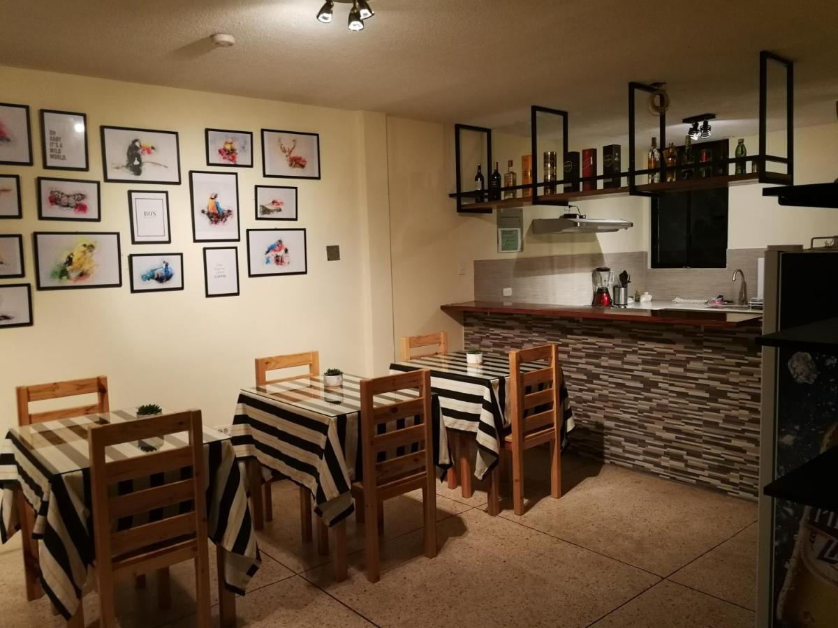 Chapelet Hostal Tababela Exterior foto
