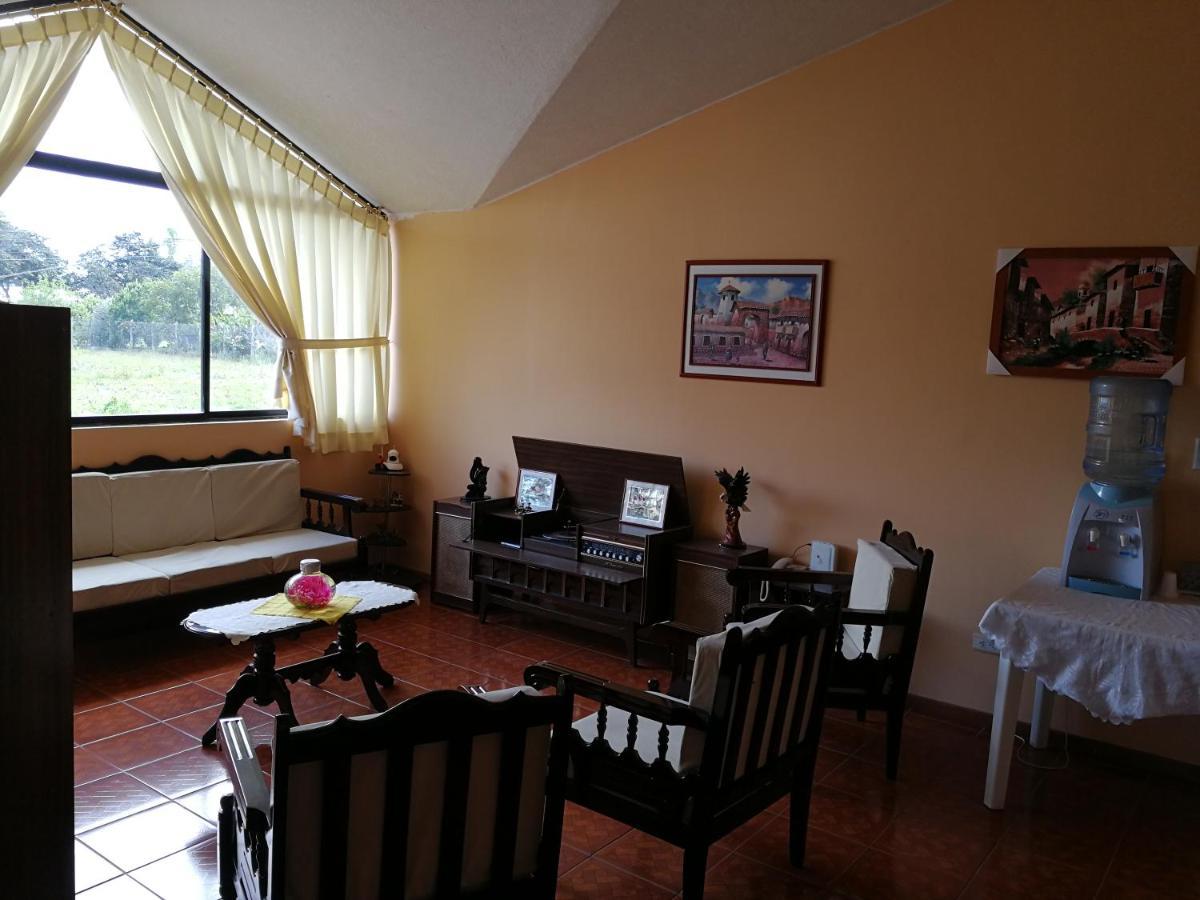 Chapelet Hostal Tababela Exterior foto