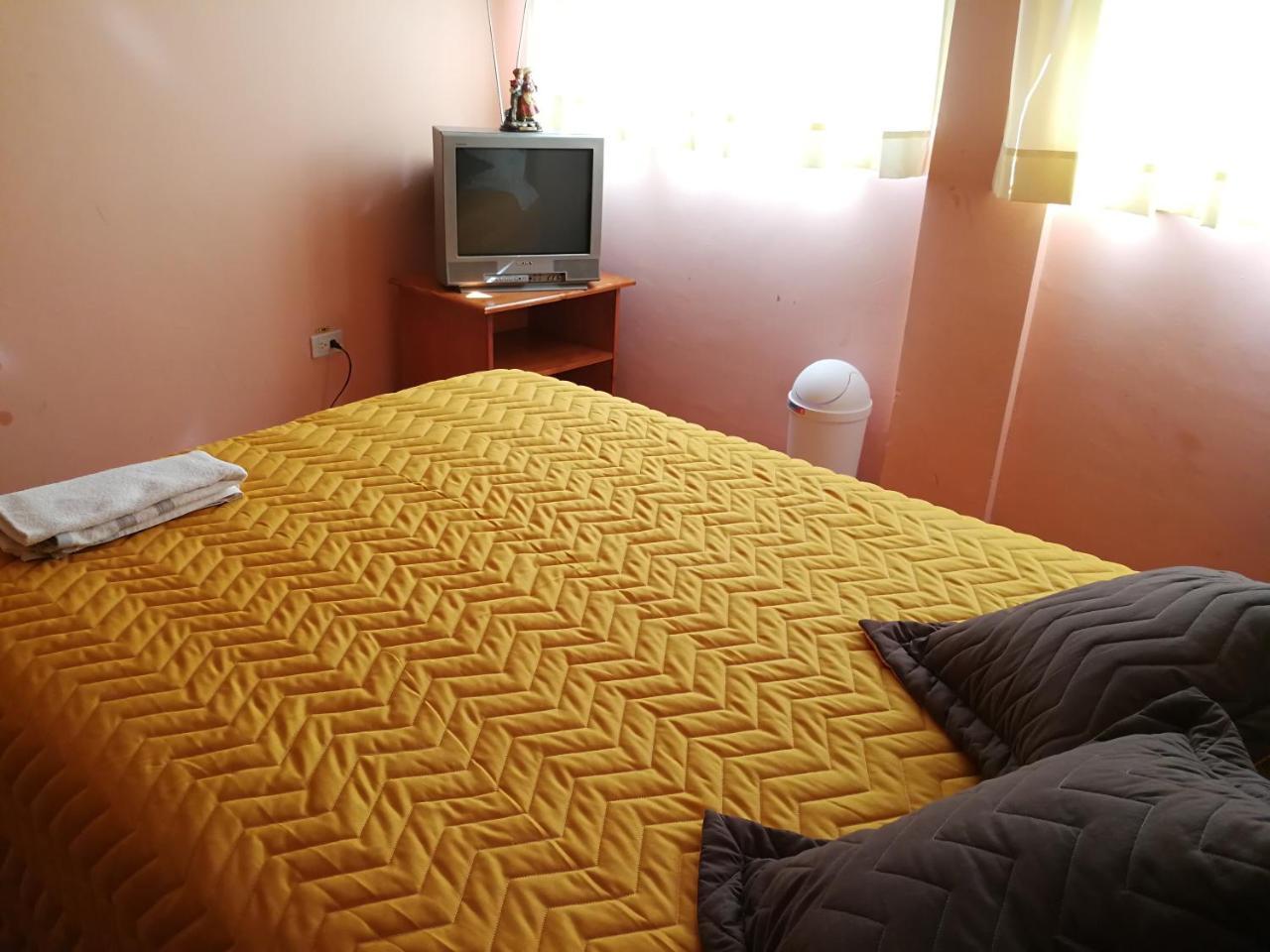 Chapelet Hostal Tababela Exterior foto
