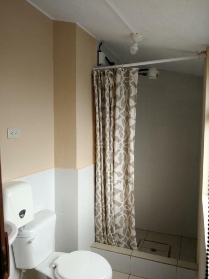 Chapelet Hostal Tababela Exterior foto