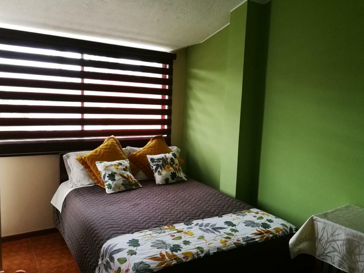 Chapelet Hostal Tababela Exterior foto