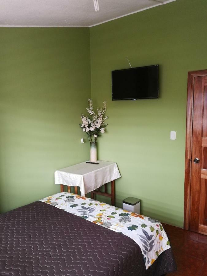 Chapelet Hostal Tababela Exterior foto
