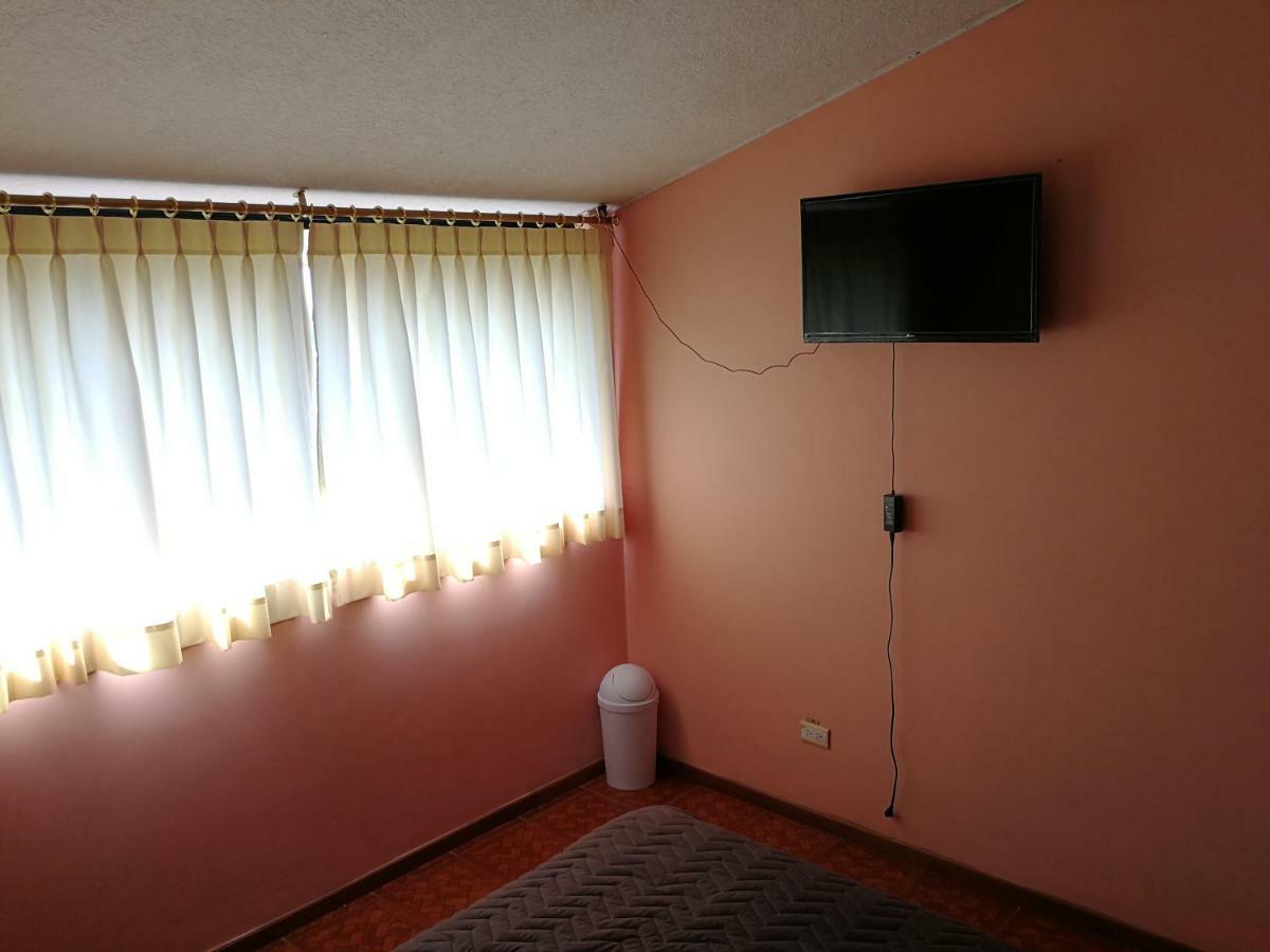 Chapelet Hostal Tababela Exterior foto